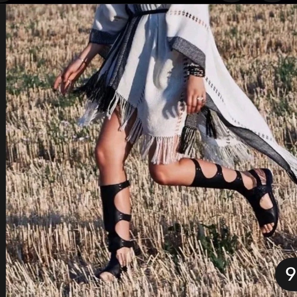 STUART WEITZMAN Tall Cut Out Gladiator Sandals Flats Boot Shoe
6/5 M - Picture 3 of 12
